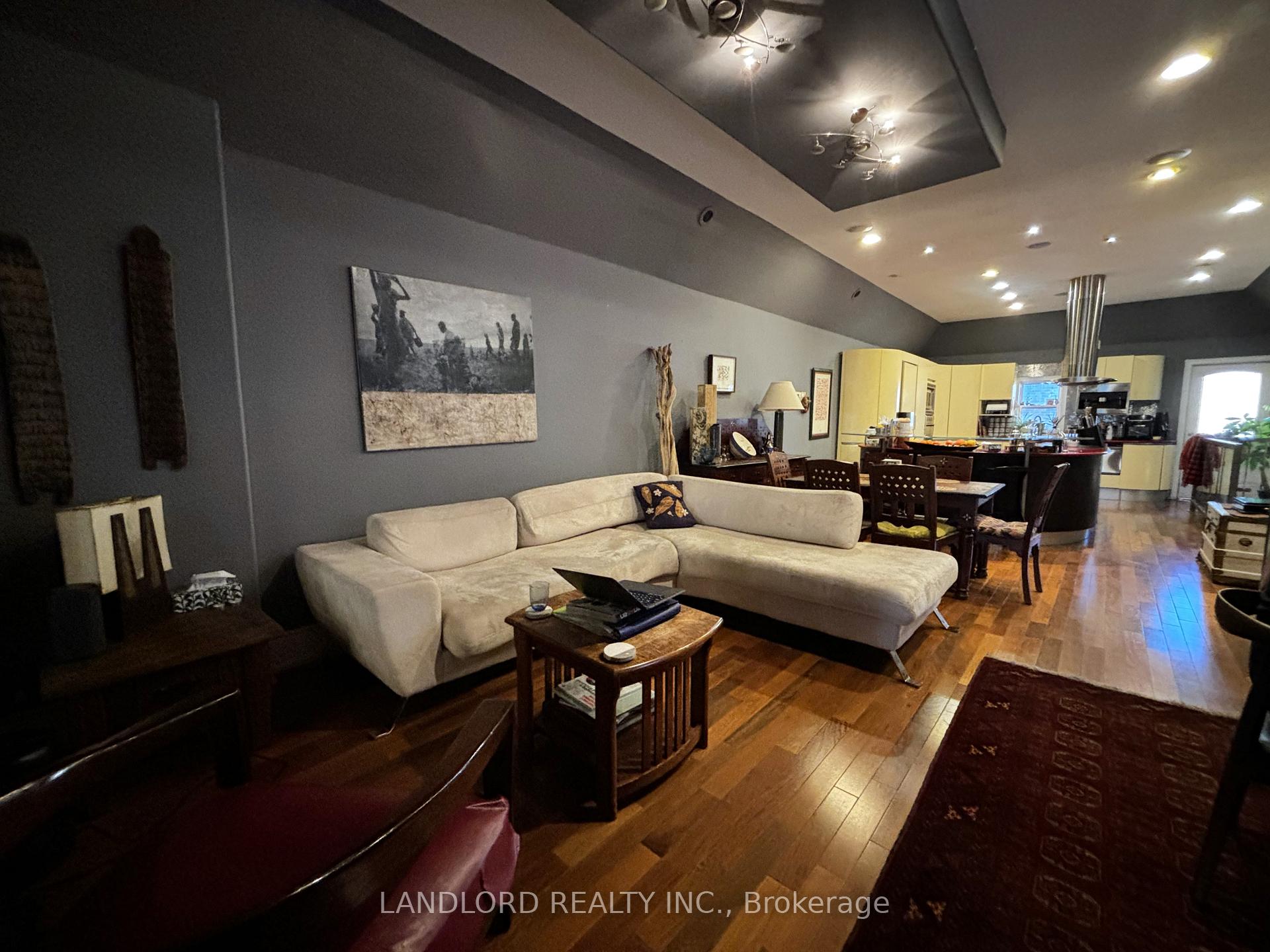 Photo 7 of 687A Mount Pleasant Road, Toronto, Mount Pleasant East — HOMEH