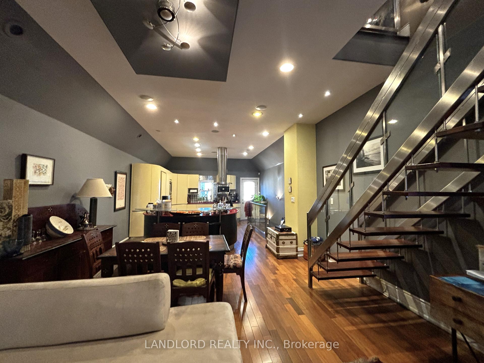Photo 3 of 687A Mount Pleasant Road, Toronto, Mount Pleasant East — HOMEH