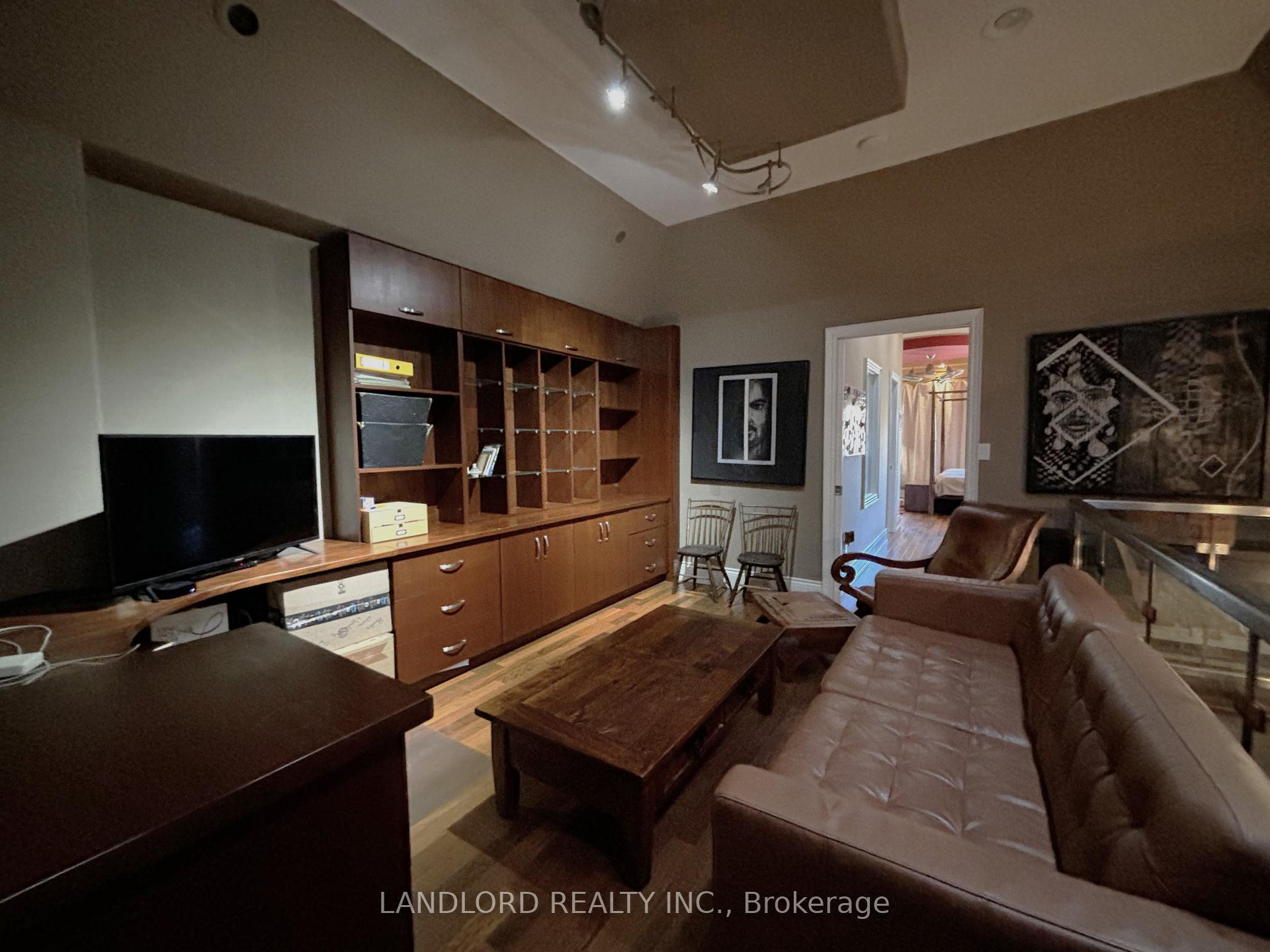 Photo 5 of 687A Mount Pleasant Road, Toronto, Mount Pleasant East — HOMEH