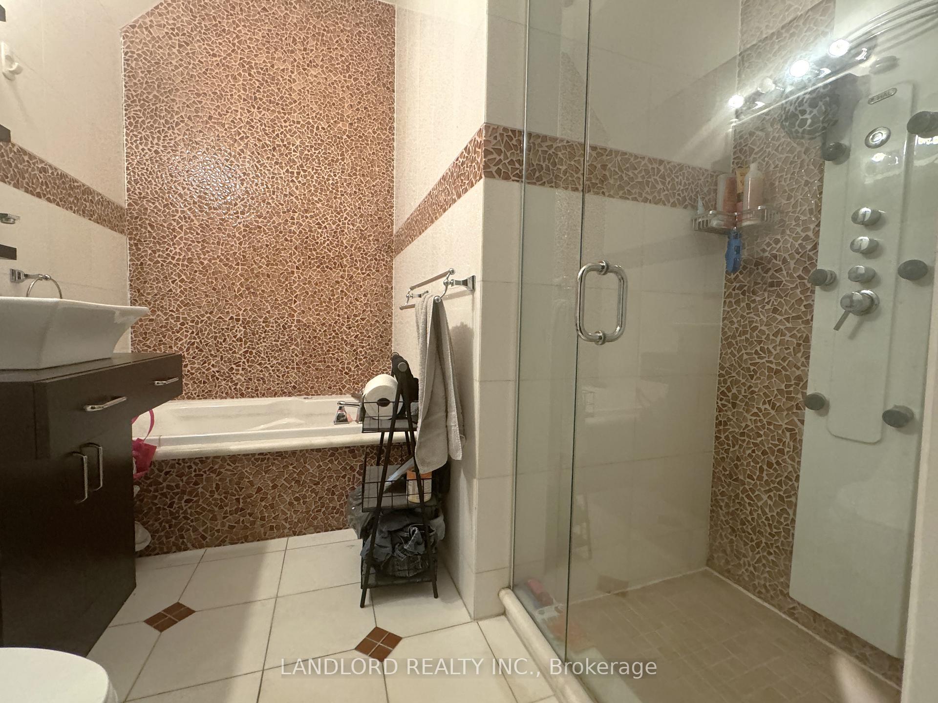 Photo 11 of 687A Mount Pleasant Road, Toronto, Mount Pleasant East — HOMEH
