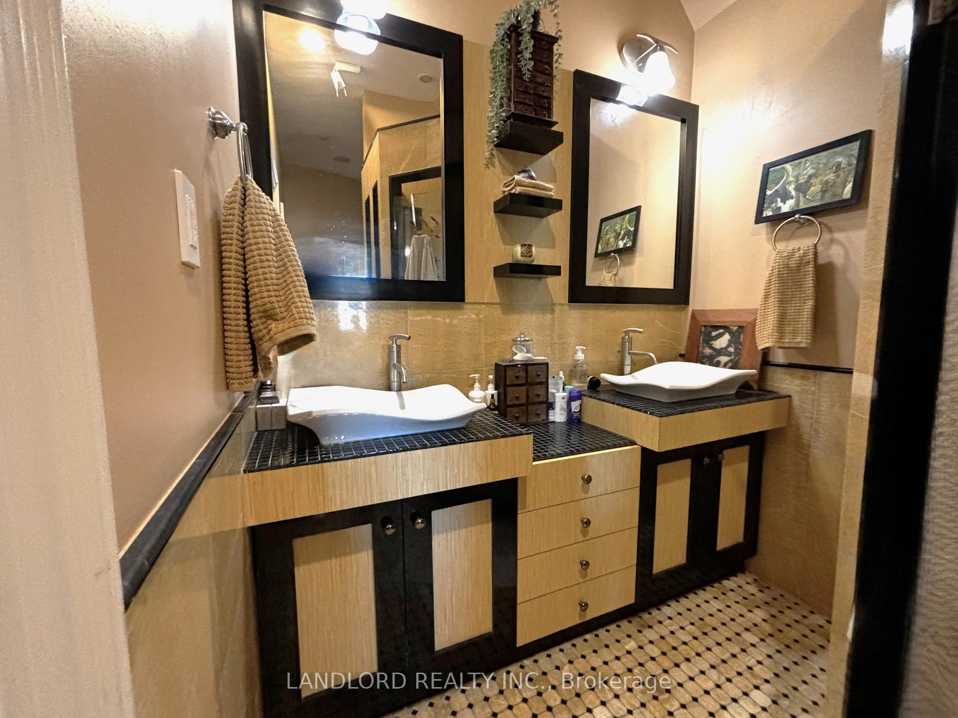 Photo 15 of 687A Mount Pleasant Road, Toronto, Mount Pleasant East — HOMEH