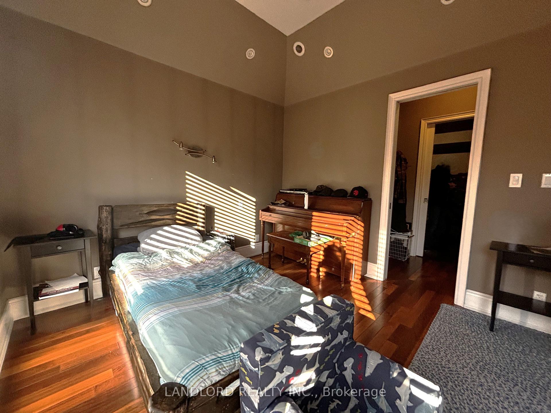 Photo 18 of 687A Mount Pleasant Road, Toronto, Mount Pleasant East — HOMEH