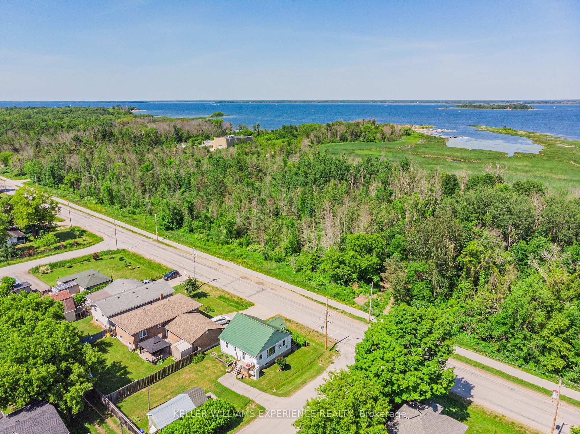 Photo 3 of 670 First Avenue, Tay, Port McNicoll — HOMEH