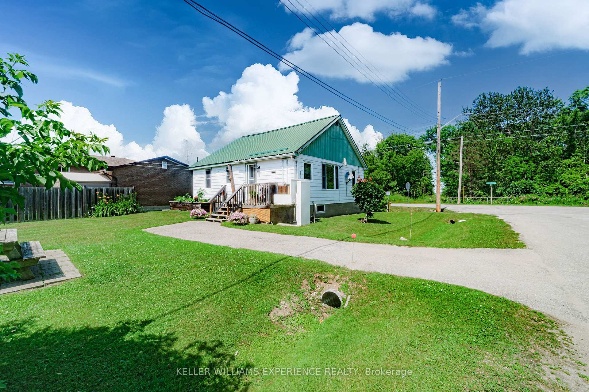 Photo 8 of 670 First Avenue, Tay, Port McNicoll — HOMEH