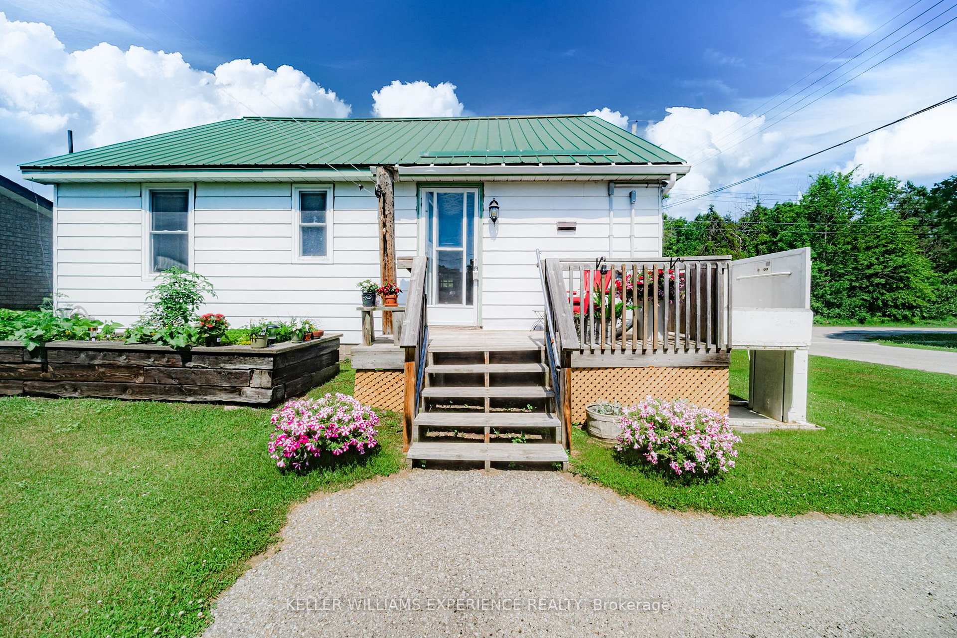 Photo 13 of 670 First Avenue, Tay, Port McNicoll — HOMEH