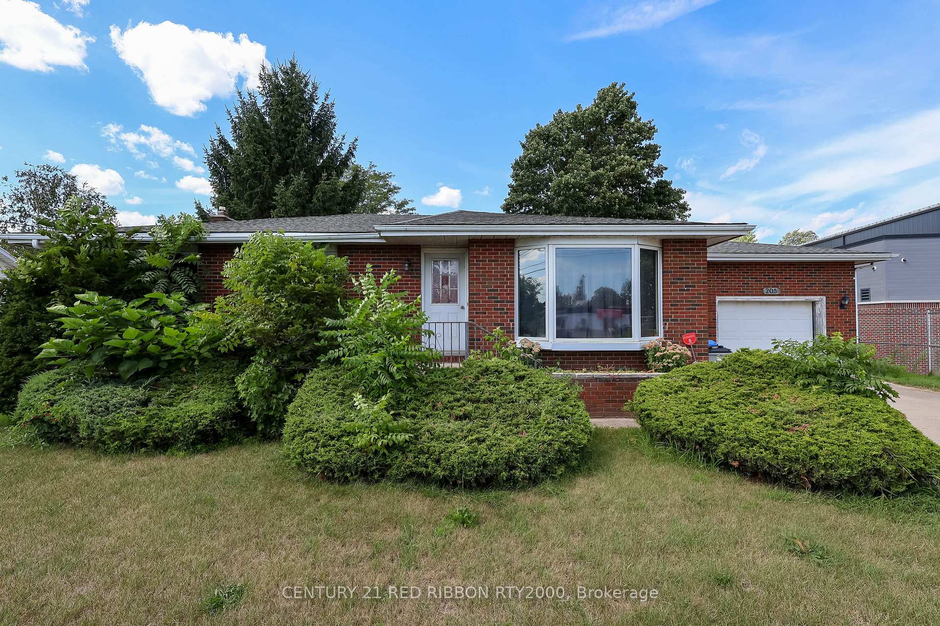 Photo 1 of 205 Metcalfe Street E, Strathroy-Caradoc, NE — HOMEH