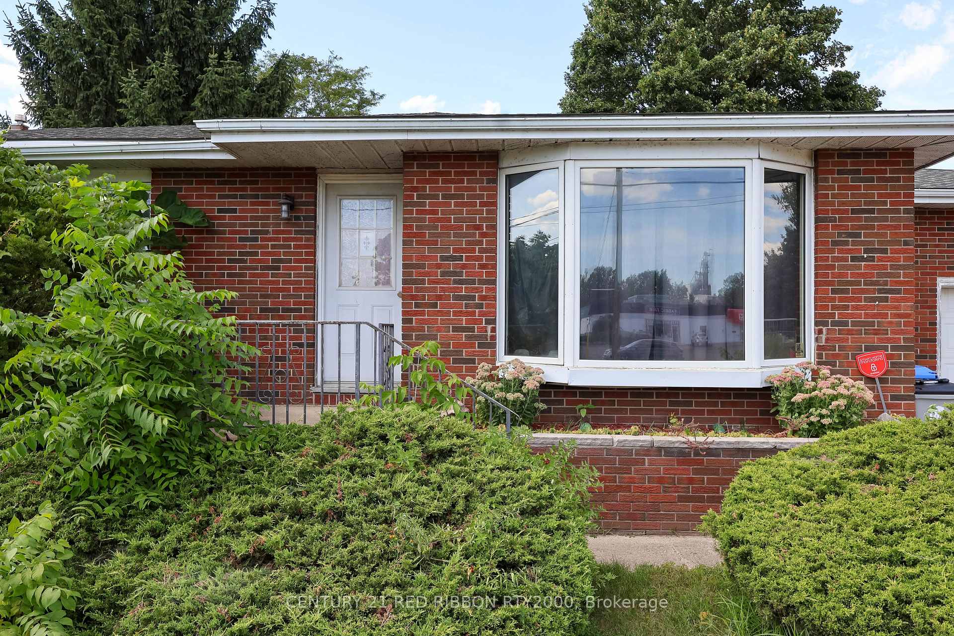 Photo 4 of 205 Metcalfe Street E, Strathroy-Caradoc, NE — HOMEH