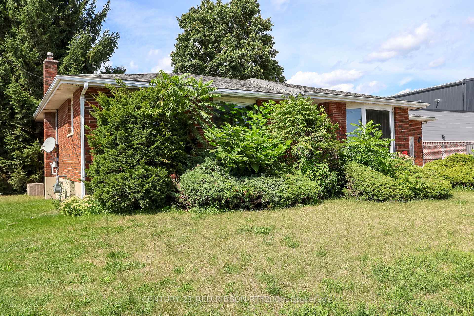 Photo 5 of 205 Metcalfe Street E, Strathroy-Caradoc, NE — HOMEH