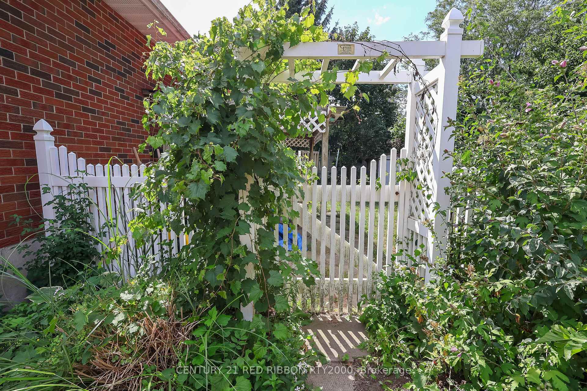 Photo 8 of 205 Metcalfe Street E, Strathroy-Caradoc, NE — HOMEH