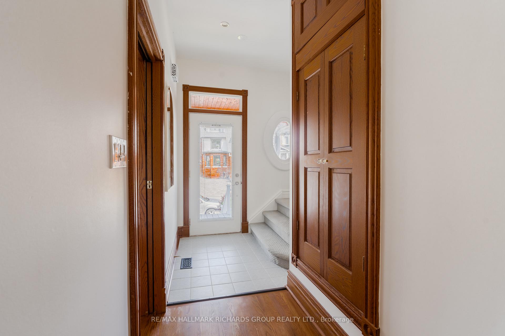 Photo 4 of 120 Lee Avenue, Toronto, The Beaches — HOMEH