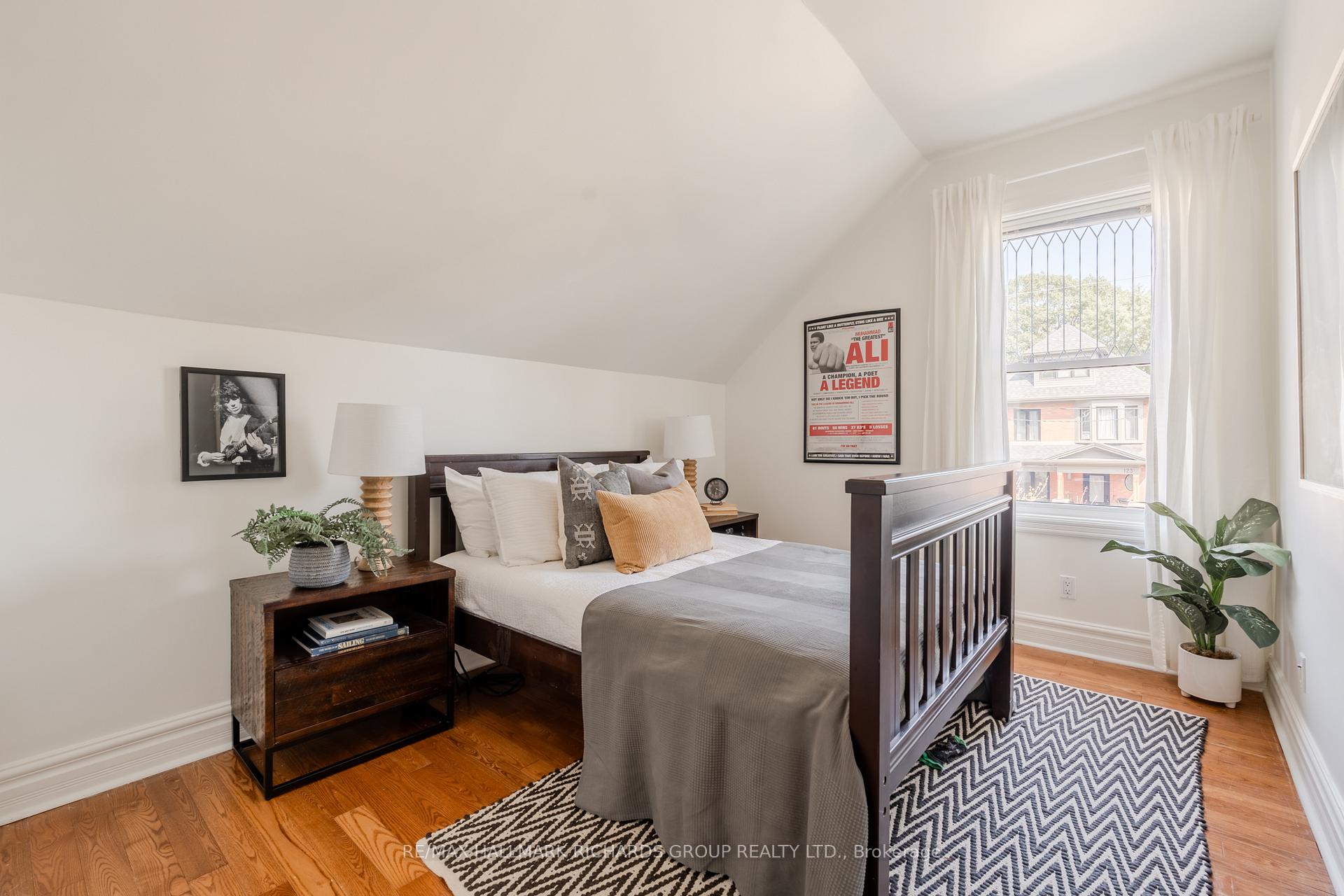 Photo 15 of 120 Lee Avenue, Toronto, The Beaches — HOMEH