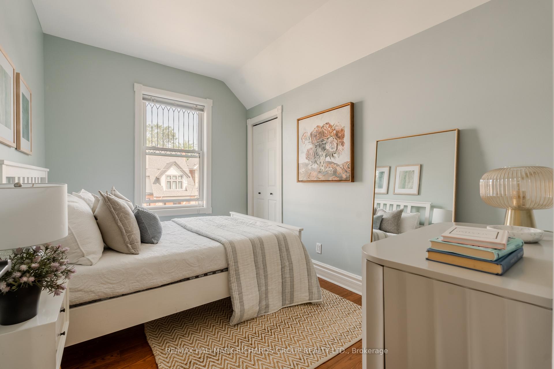 Photo 16 of 120 Lee Avenue, Toronto, The Beaches — HOMEH