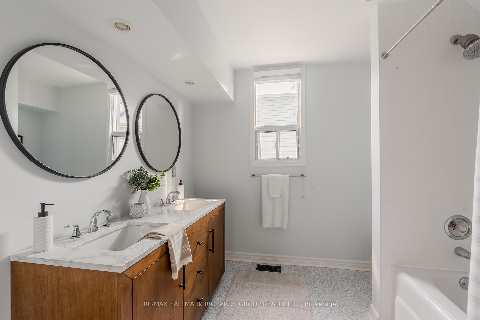 Photo 17 of 120 Lee Avenue, Toronto, The Beaches — HOMEH