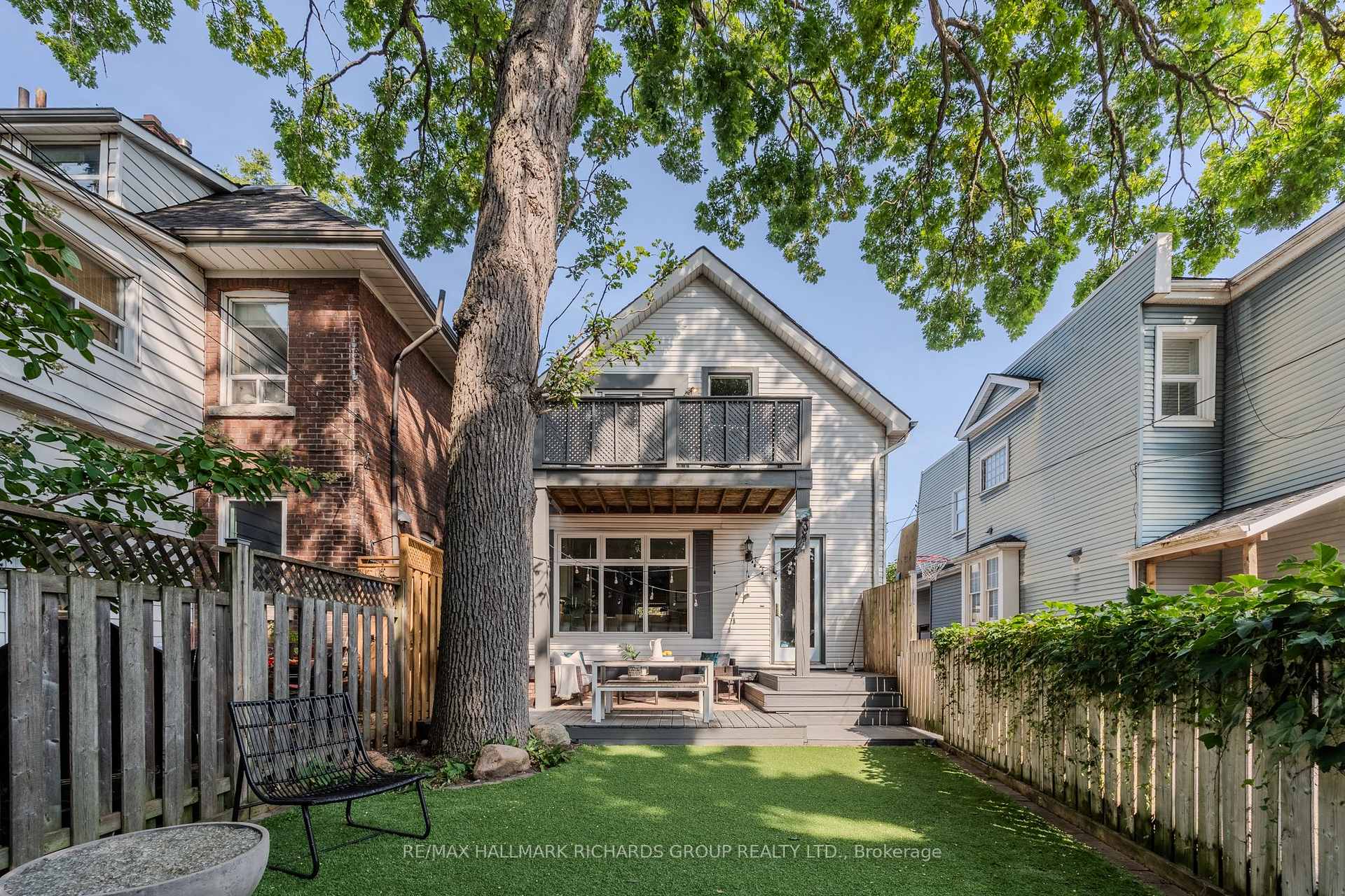 Photo 23 of 120 Lee Avenue, Toronto, The Beaches — HOMEH