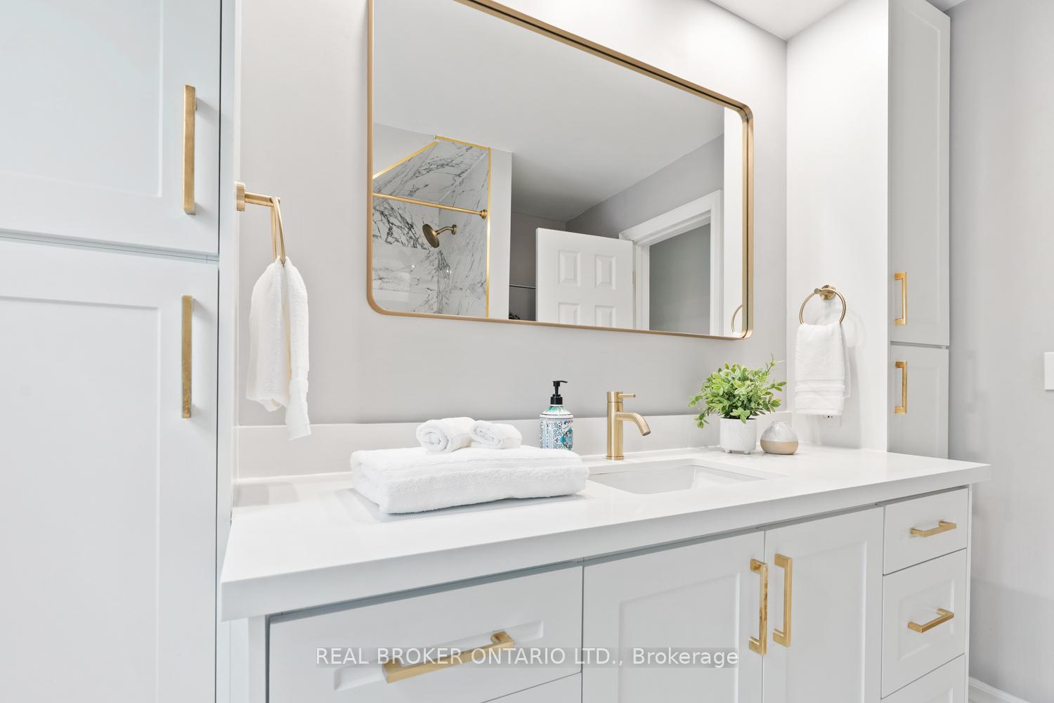 Photo 20 of 43 Hunter Street, Toronto, Blake-Jones — HOMEH