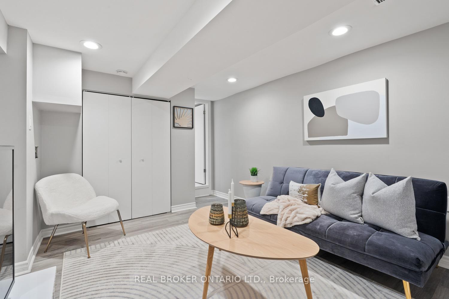 Photo 23 of 43 Hunter Street, Toronto, Blake-Jones — HOMEH
