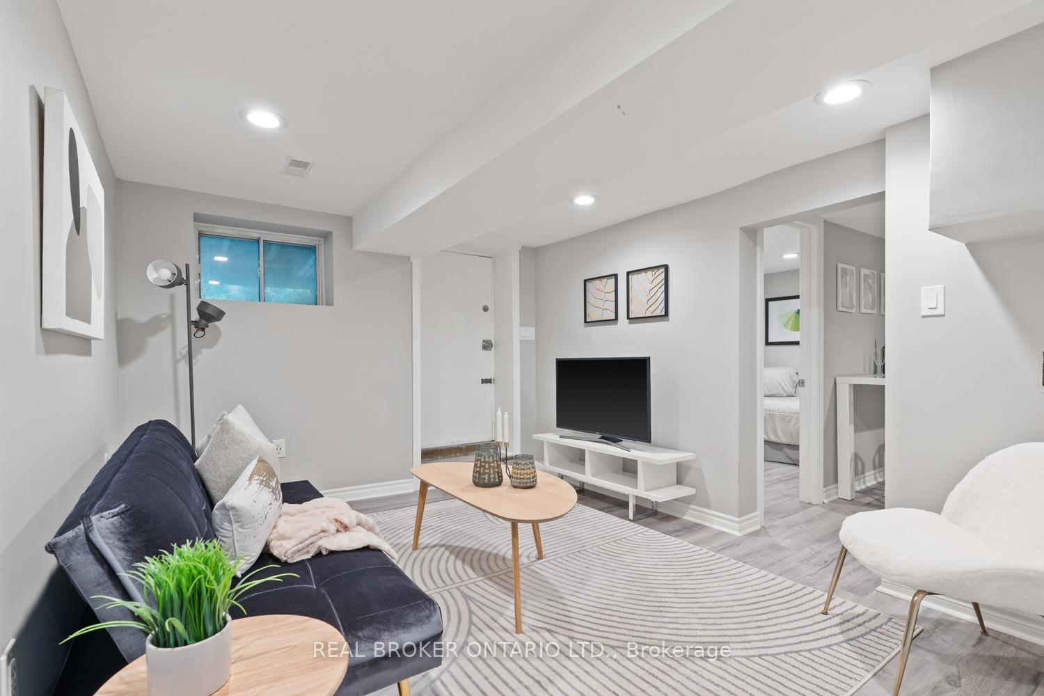 Photo 24 of 43 Hunter Street, Toronto, Blake-Jones — HOMEH