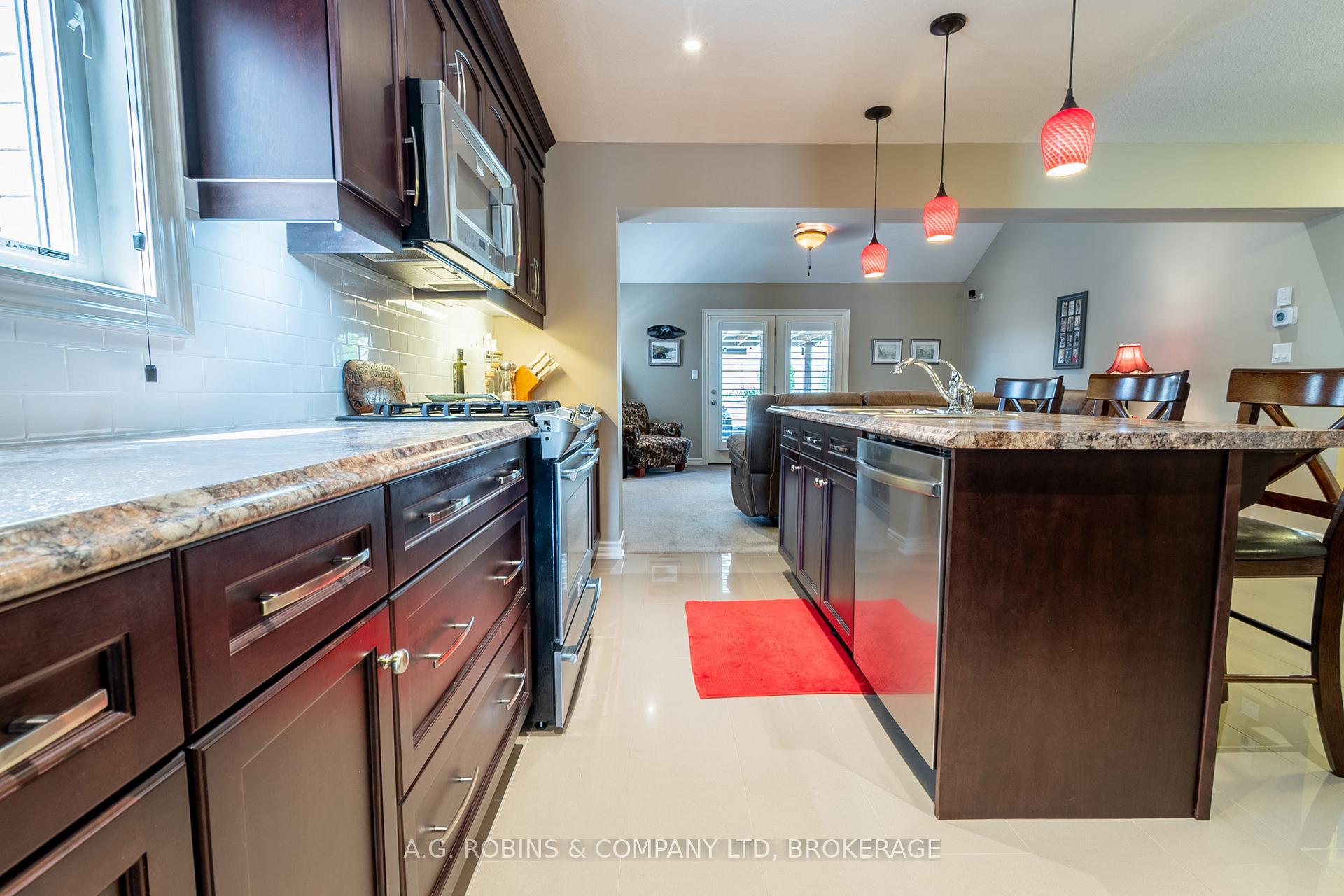Photo 10 of 103 Tuliptree Road, Thorold, Confederation Heights — HOMEH