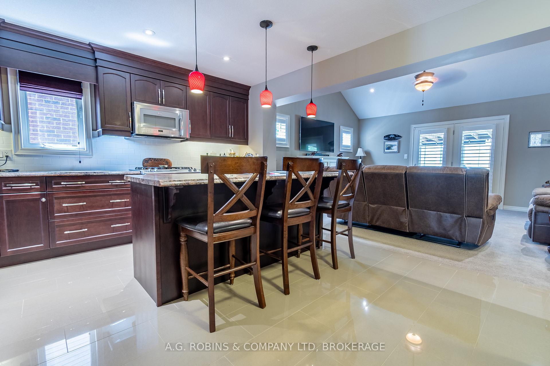 Photo 11 of 103 Tuliptree Road, Thorold, Confederation Heights — HOMEH