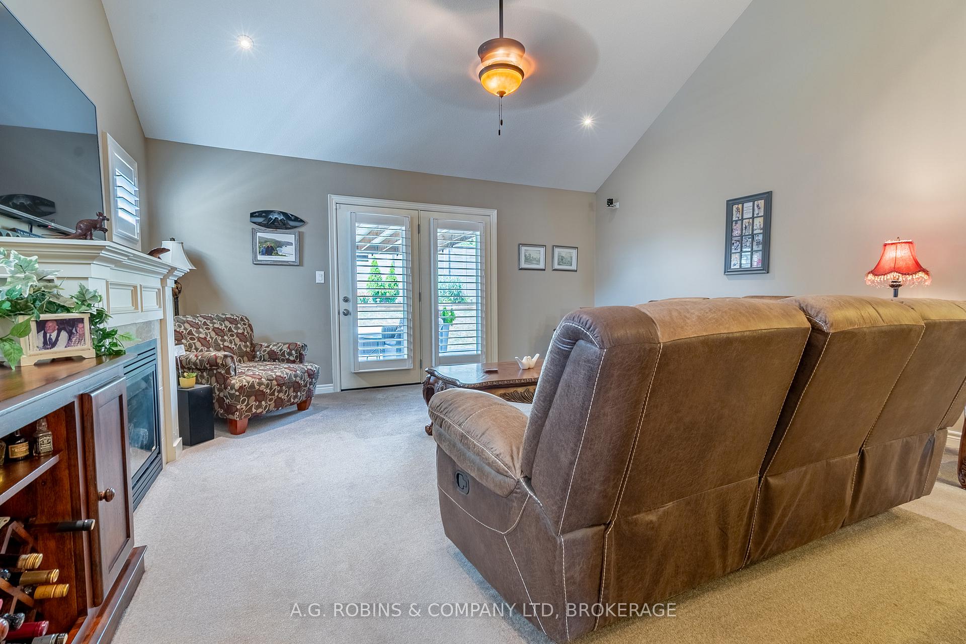 Photo 22 of 103 Tuliptree Road, Thorold, Confederation Heights — HOMEH