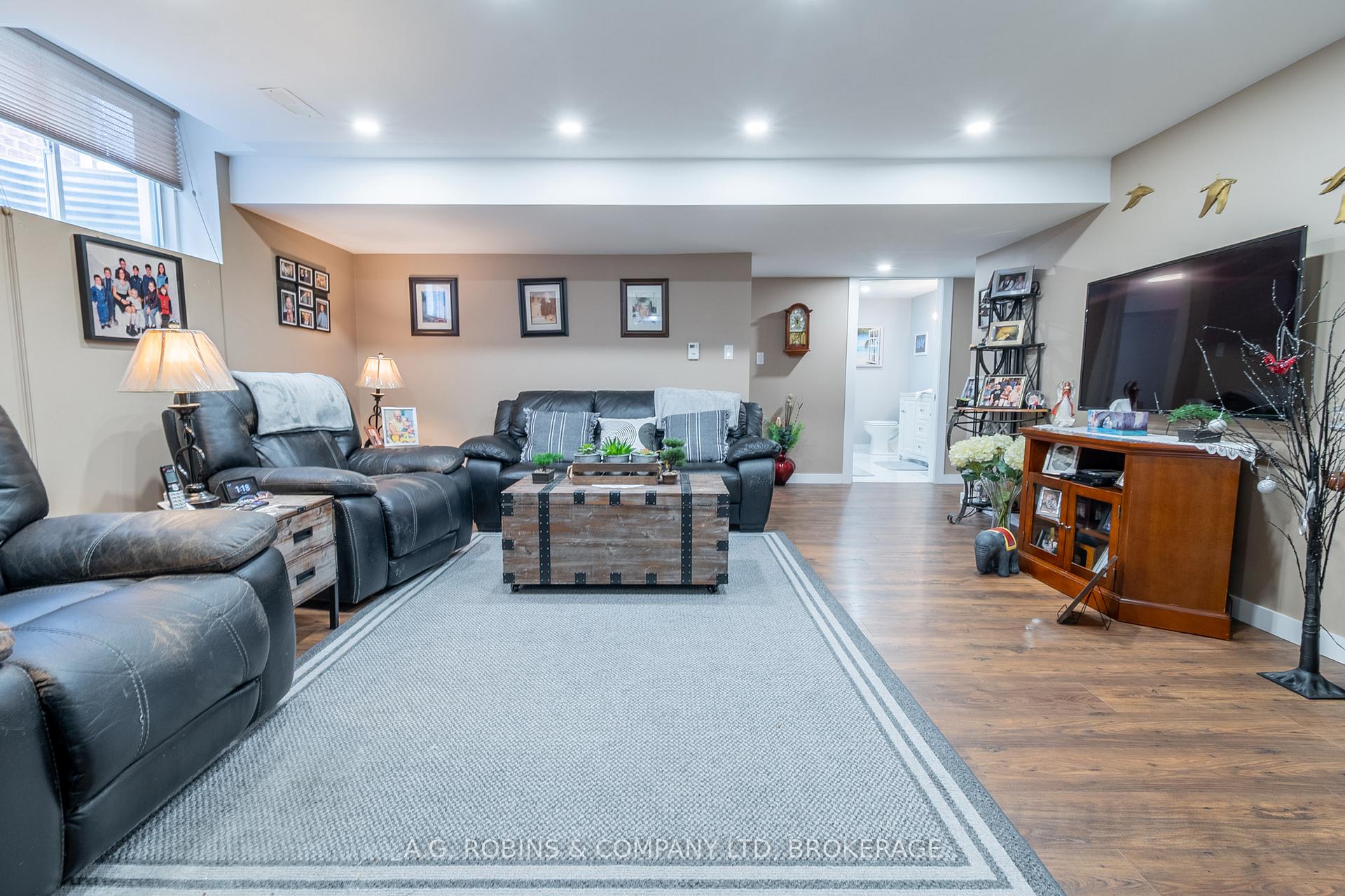 Photo 37 of 103 Tuliptree Road, Thorold, Confederation Heights — HOMEH
