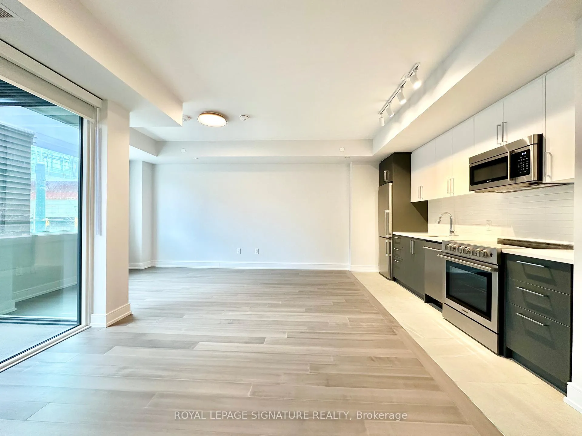 Photo 3 of Unit 213, 664 Spadina Avenue, Toronto, University — HOMEH