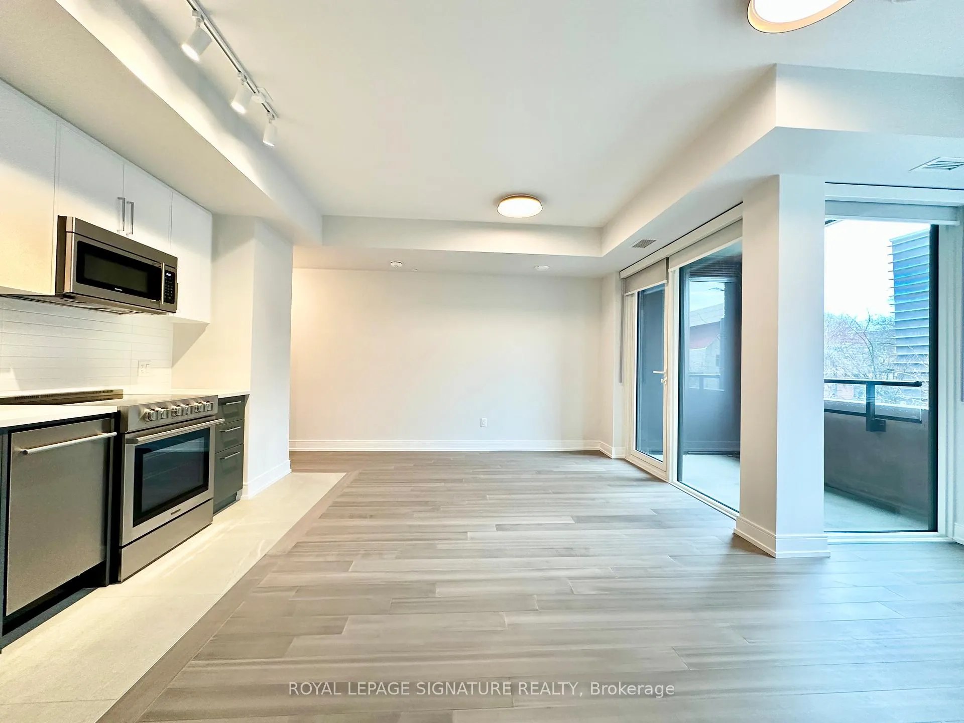 Photo 4 of Unit 213, 664 Spadina Avenue, Toronto, University — HOMEH