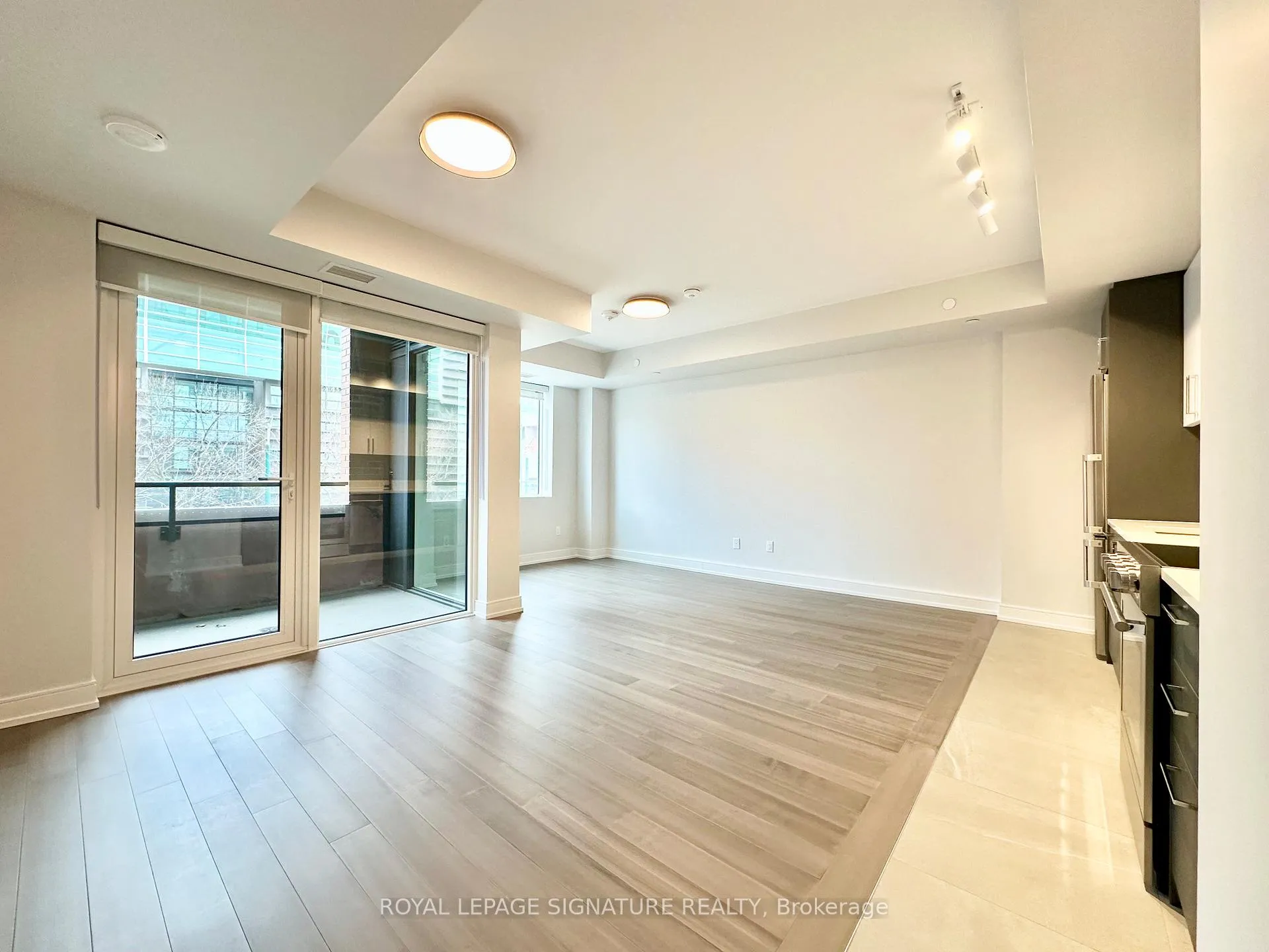 Photo 5 of Unit 213, 664 Spadina Avenue, Toronto, University — HOMEH