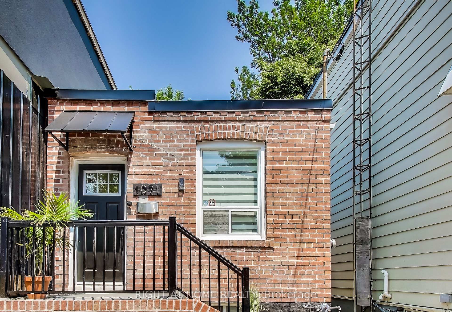 Front of 1071 Craven Road