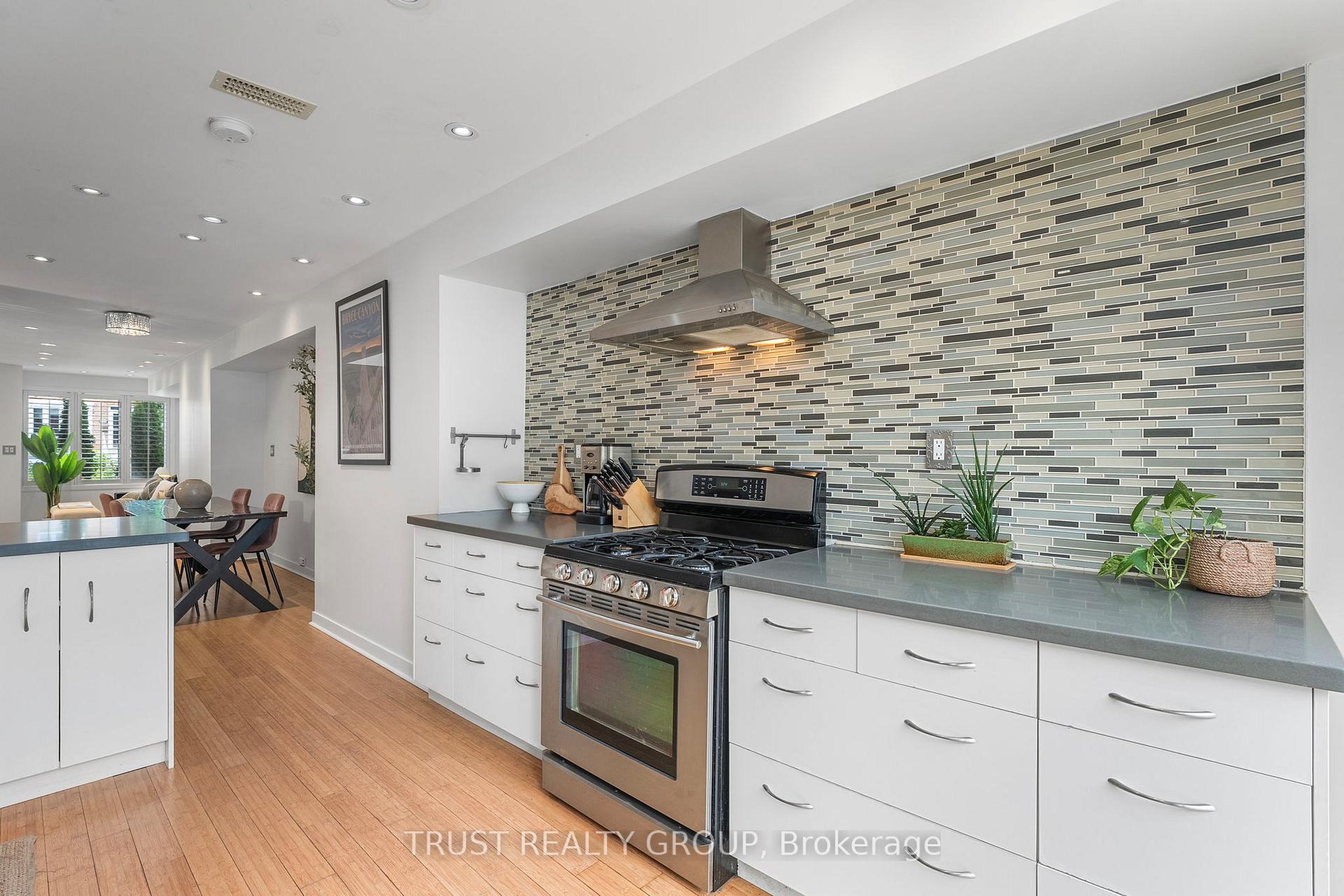 Photo 10 of 31 Dunkirk Road, Toronto, Danforth Village-East York — HOMEH