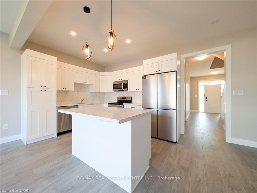 Photo 5 of 54 Lark Street, Tillsonburg — HOMEH