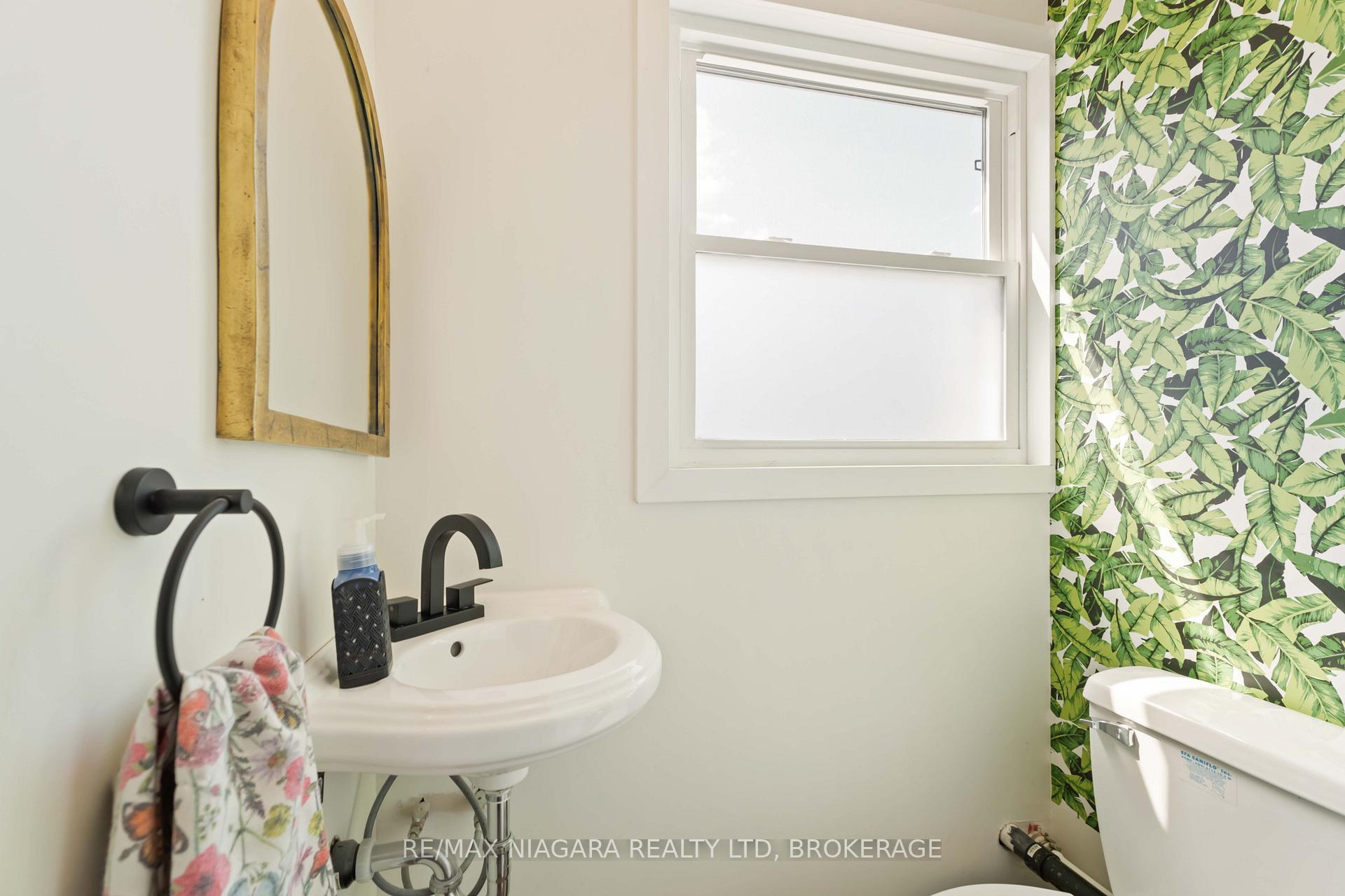 Photo 16 of 15 Conlon Crescent, Thorold, Thorold Downtown — HOMEH