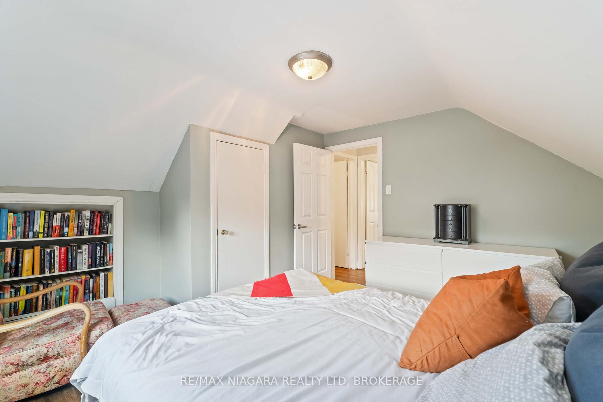 Photo 20 of 15 Conlon Crescent, Thorold, Thorold Downtown — HOMEH
