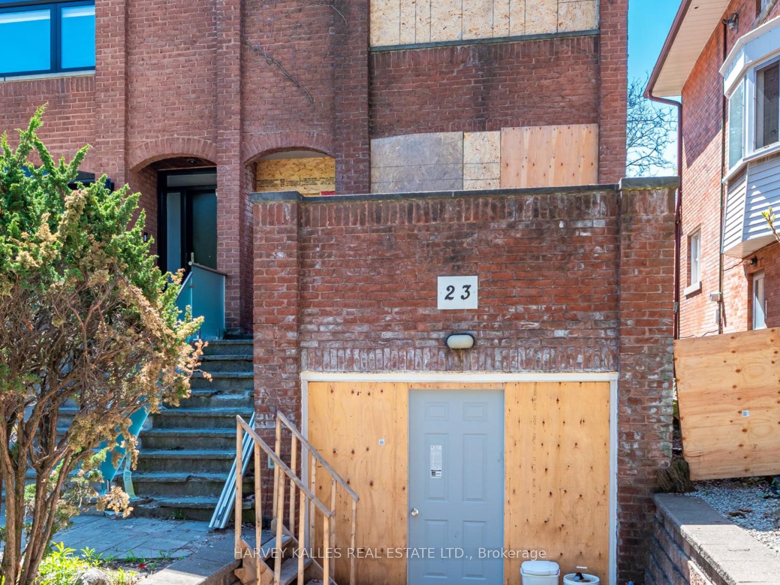 Photo 3 of 23 Lonsdale Road, Toronto, Yonge-St. Clair — HOMEH