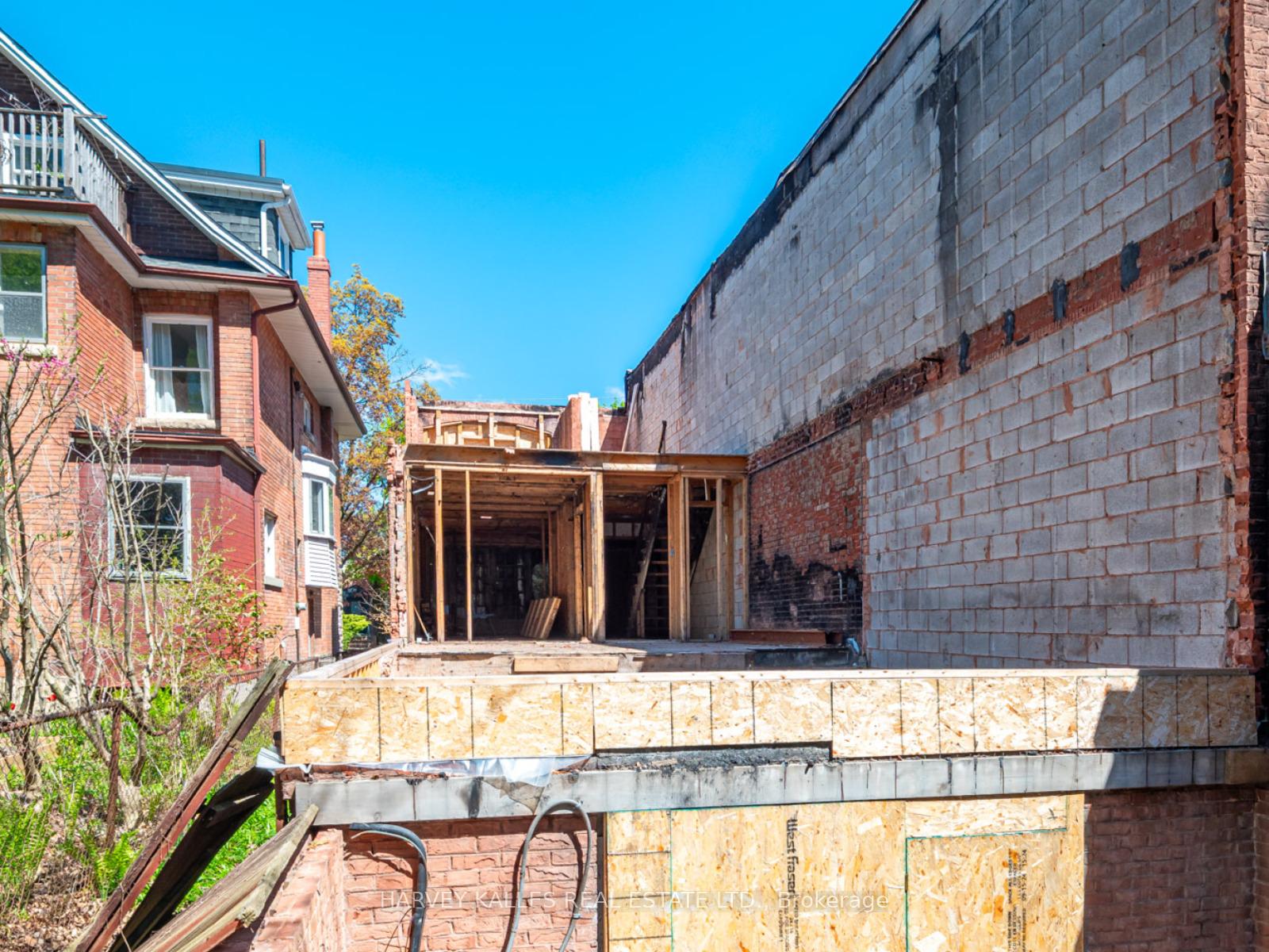 Photo 11 of 23 Lonsdale Road, Toronto, Yonge-St. Clair — HOMEH
