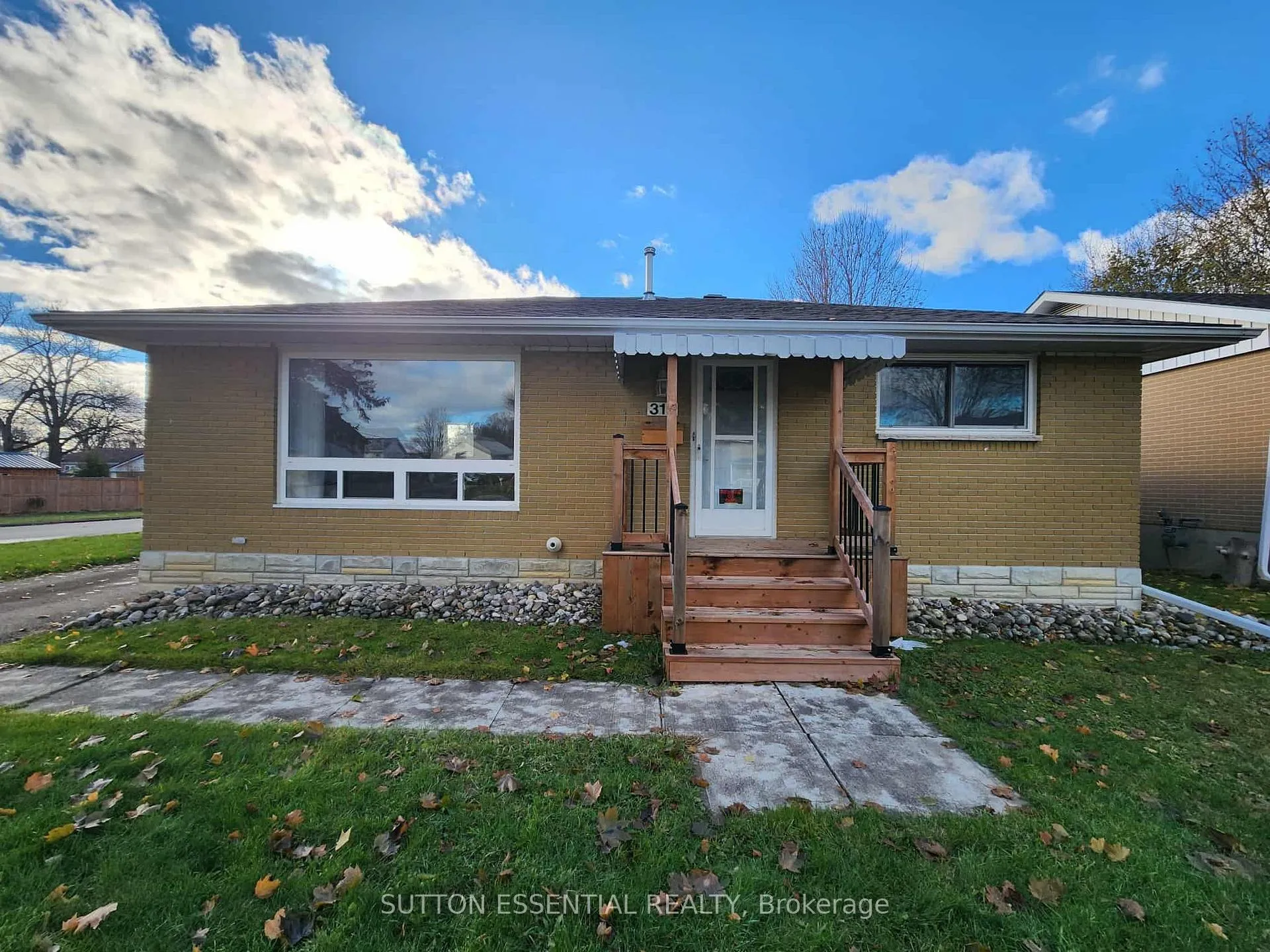 Photo 3 of 316 First Avenue, Brockville — HOMEH