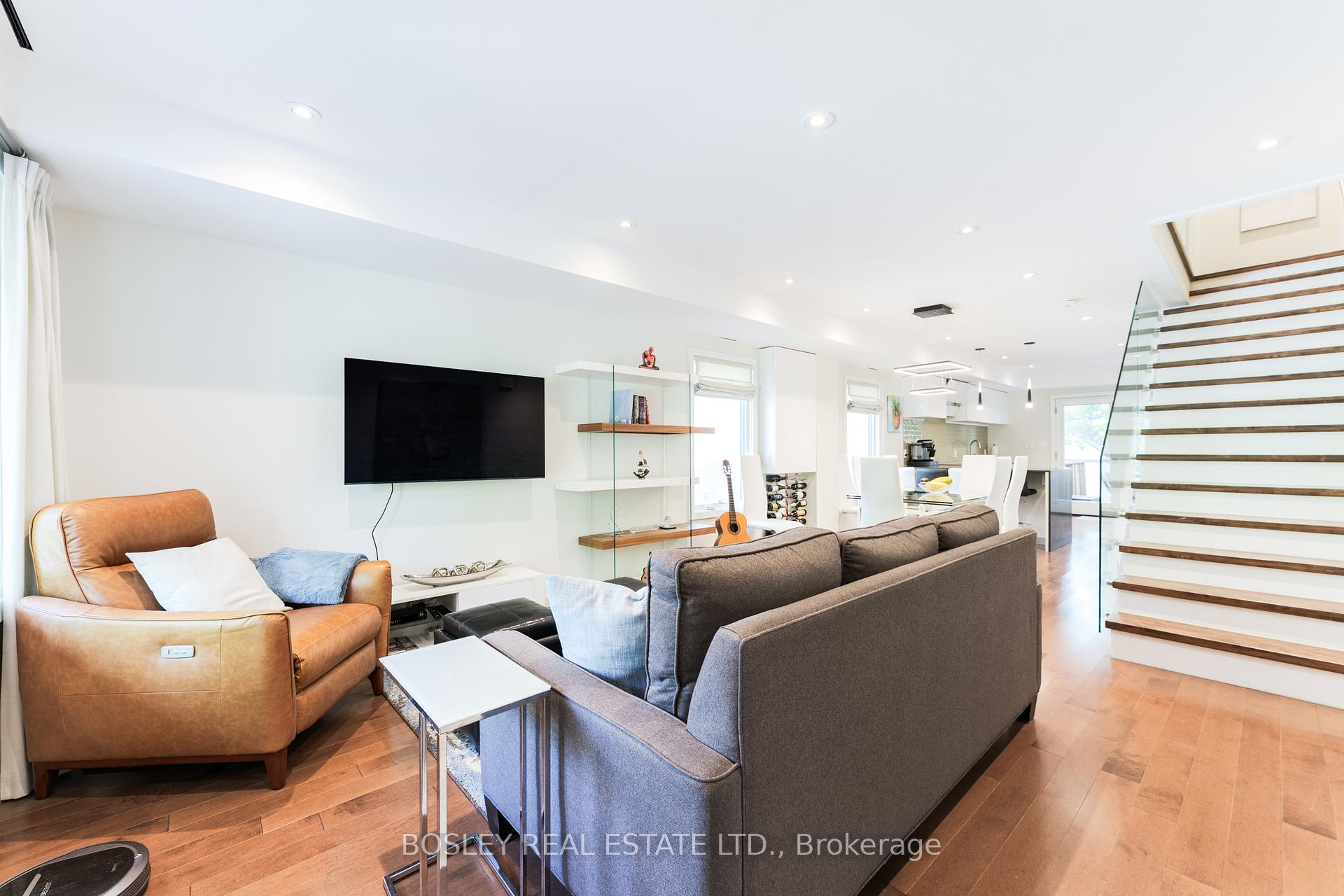 Photo 2 of 124 Coleridge Avenue, Toronto, Woodbine-Lumsden — HOMEH