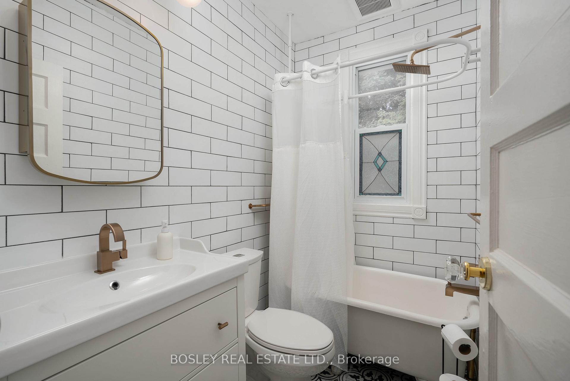 Photo 17 of 28 Mountalan Avenue, Toronto, Greenwood-Coxwell — HOMEH