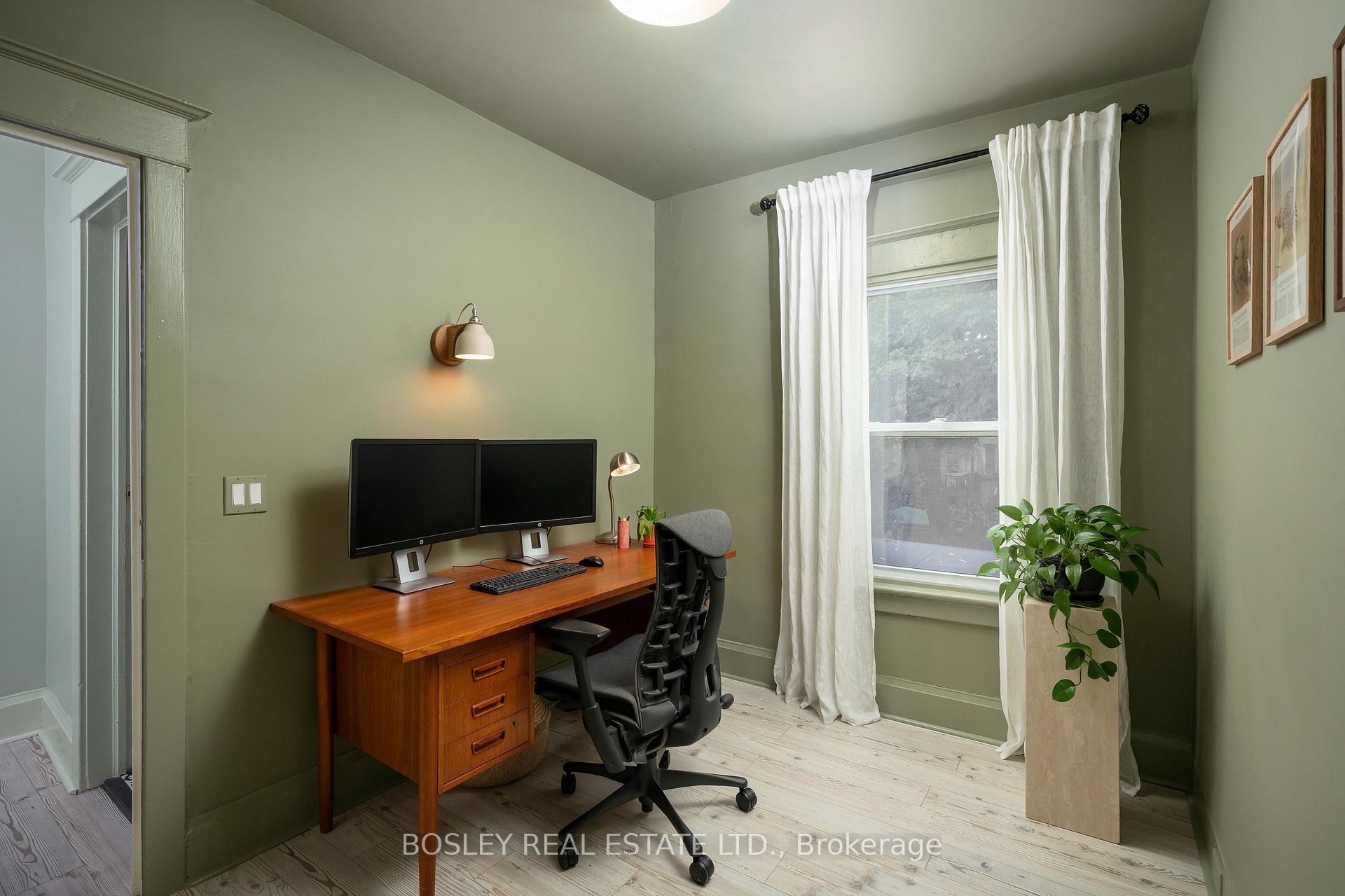 Photo 19 of 28 Mountalan Avenue, Toronto, Greenwood-Coxwell — HOMEH