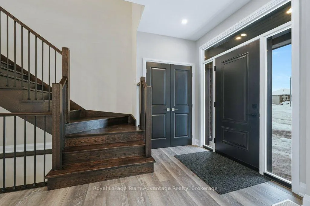 Photo 2 of 18 Avery Court, Parry Sound — HOMEH