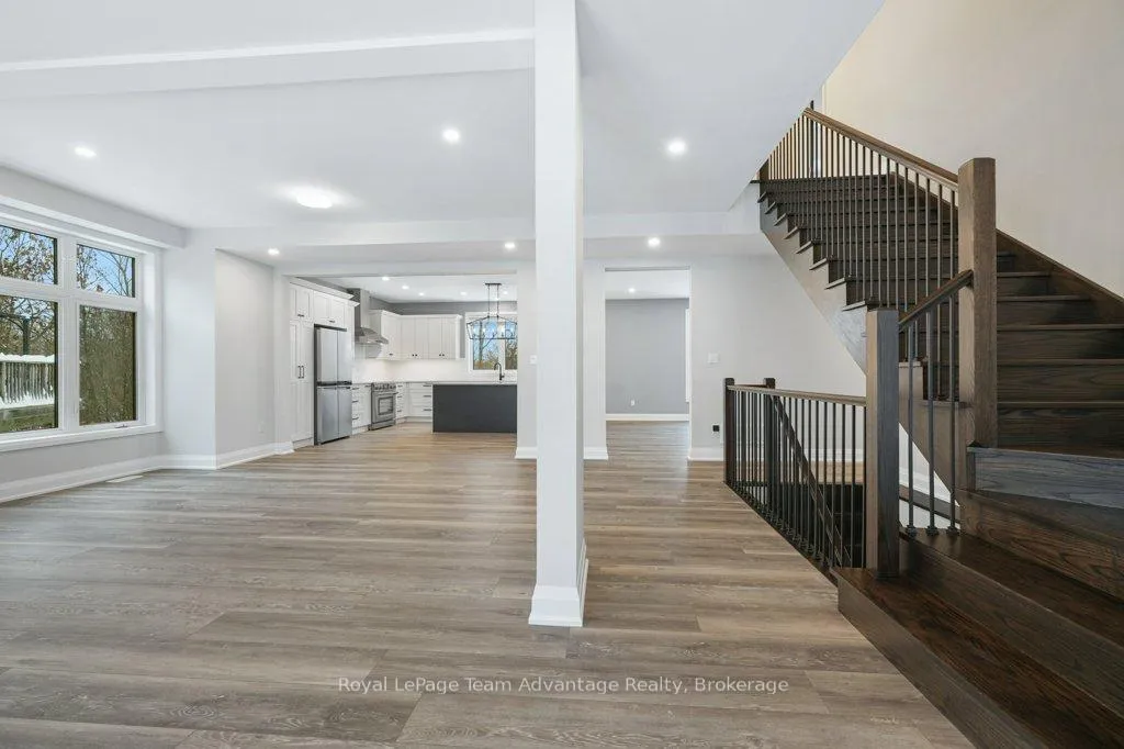 Photo 3 of 18 Avery Court, Parry Sound — HOMEH