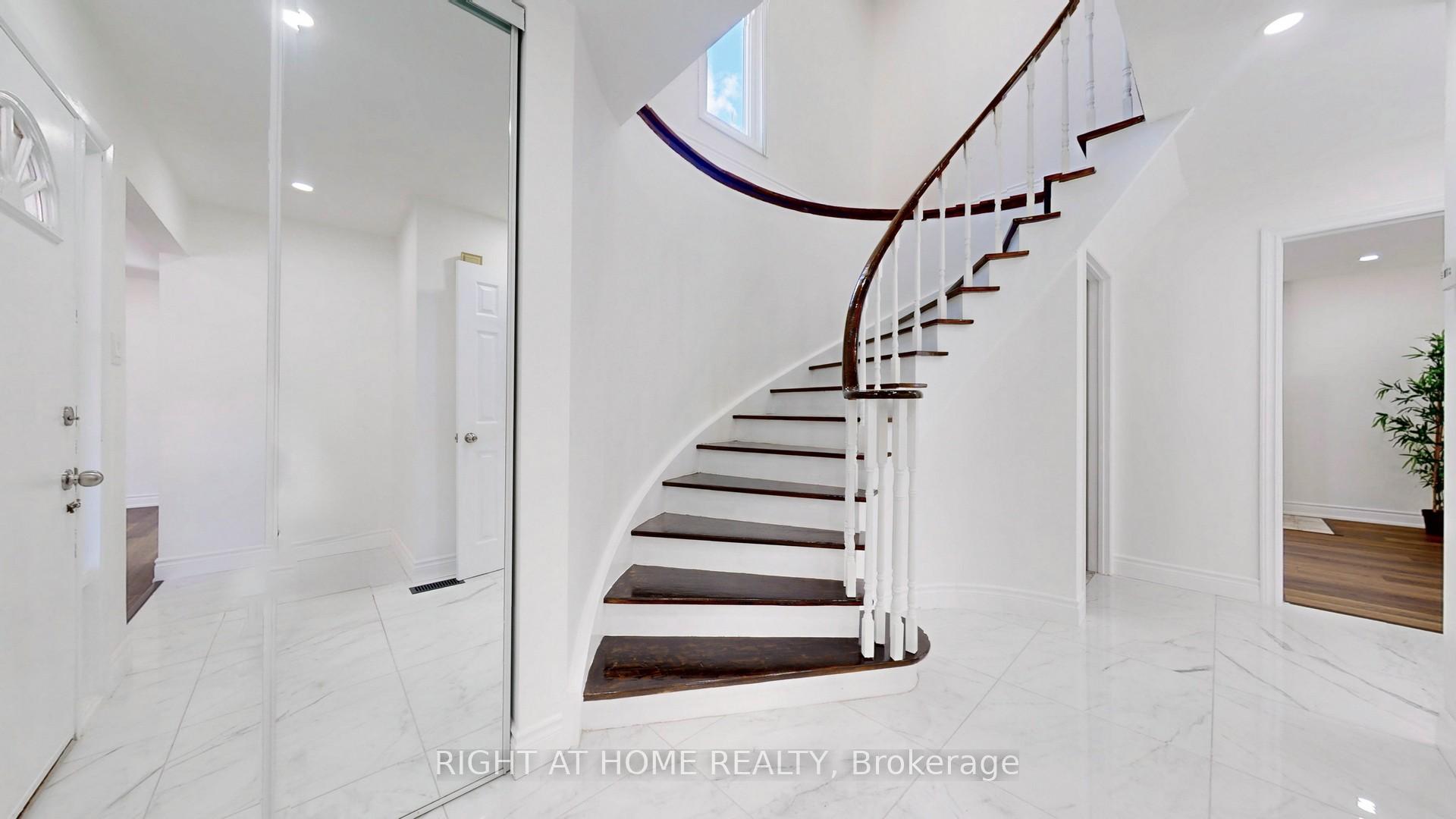 Photo 3 of 21 Lucania Place, Scarborough, Steeles — HOMEH