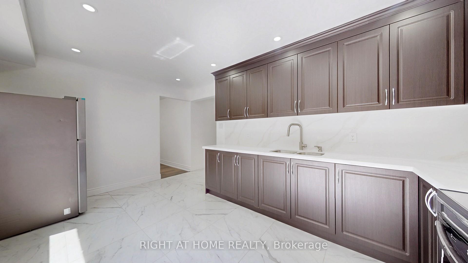 Photo 5 of 21 Lucania Place, Scarborough, Steeles — HOMEH
