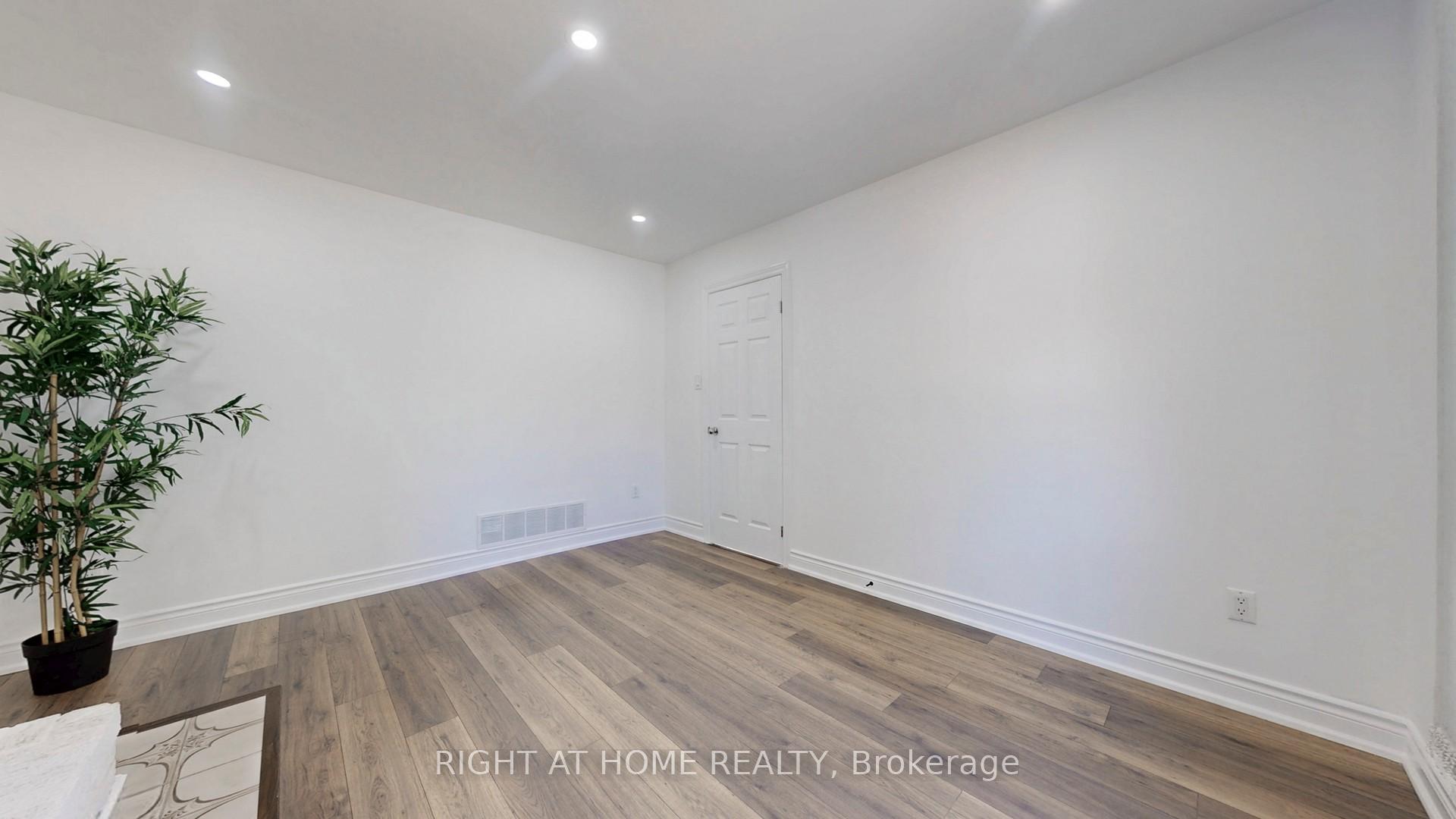 Photo 11 of 21 Lucania Place, Scarborough, Steeles — HOMEH