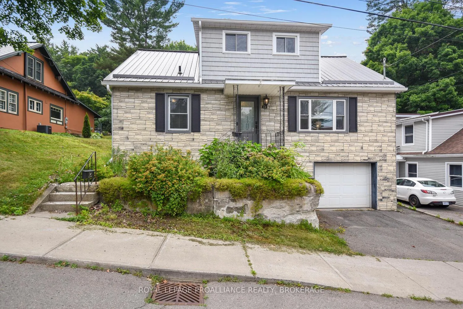Photo 2 of 16 Mccready Street, Brockville — HOMEH