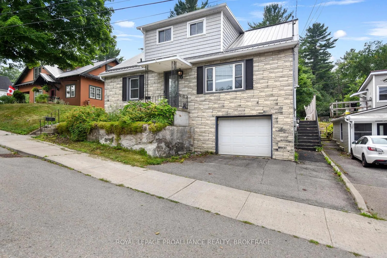 Photo 3 of 16 Mccready Street, Brockville — HOMEH