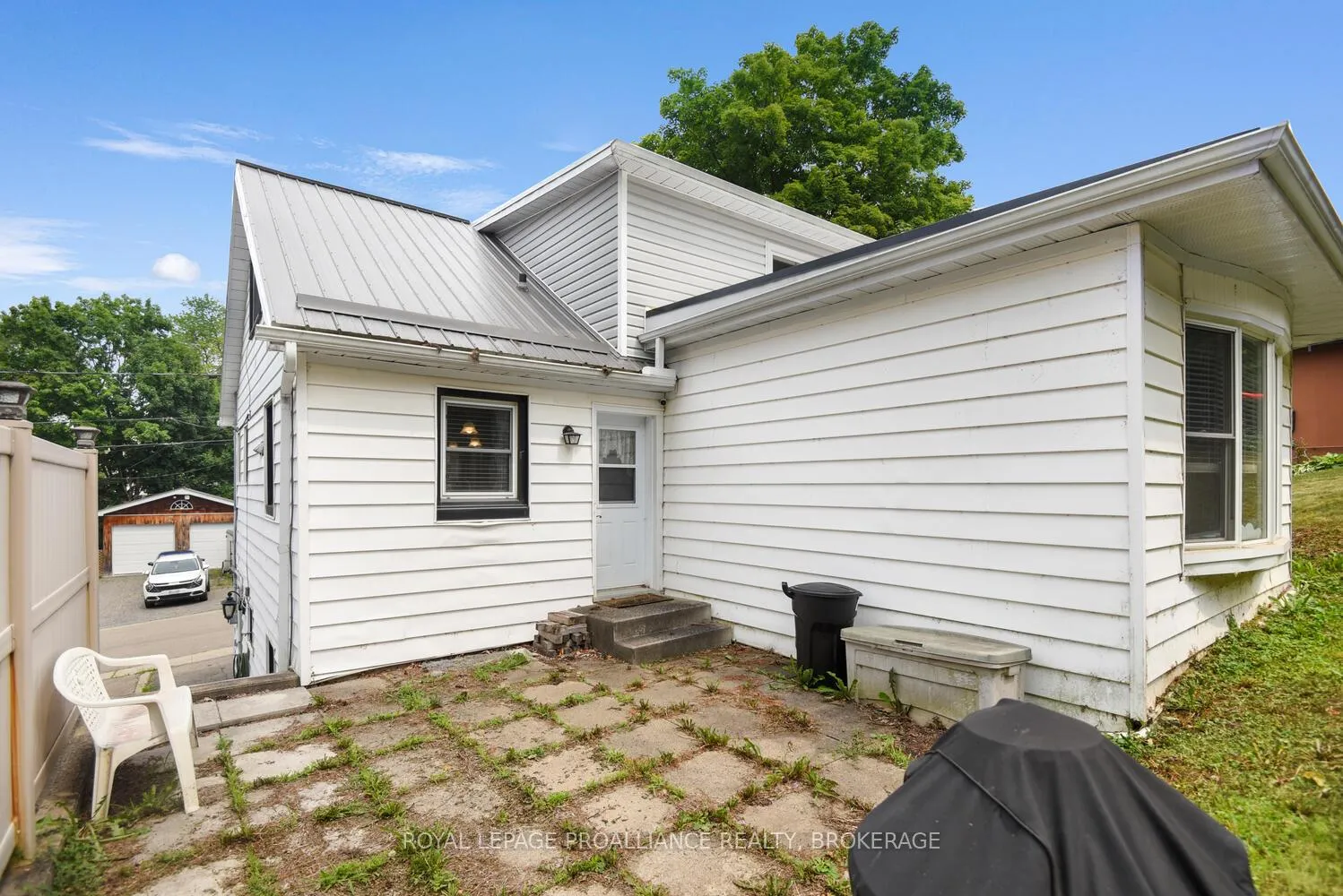 Photo 5 of 16 Mccready Street, Brockville — HOMEH