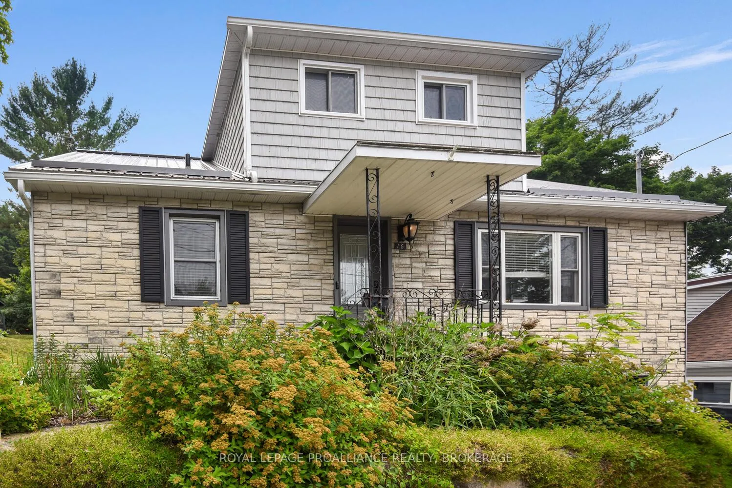 Photo 6 of 16 Mccready Street, Brockville — HOMEH