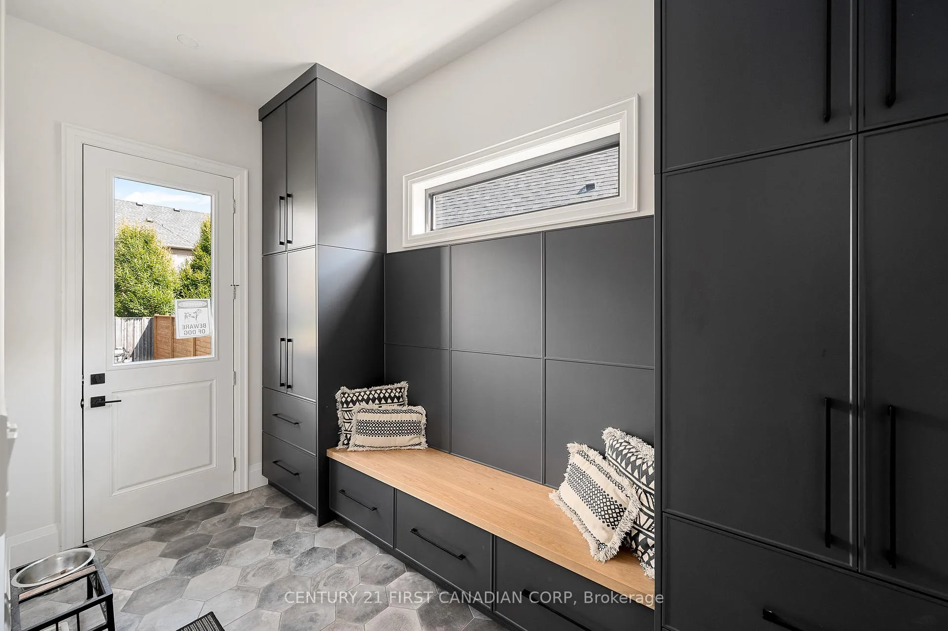 Photo 5 of 244 Foxborough Place, Thames Centre, Thorndale — HOMEH