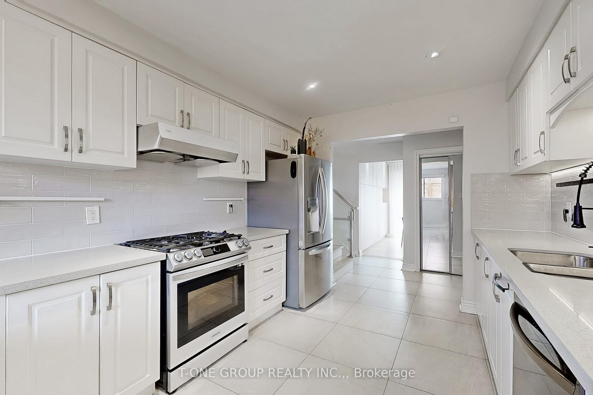 Photo 10 of 1 Ferncrest Gate, Scarborough, L'Amoreaux — HOMEH